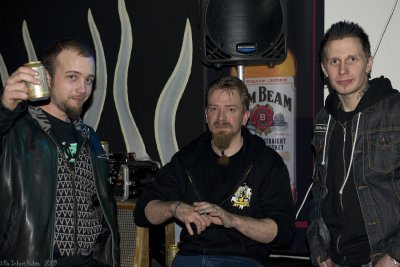 Pekka med ngra groupies. Eller fancluben?