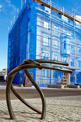 27/9 Snake art on blue