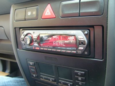 SILVER A3 1.8 RADIO 02 REG.jpg