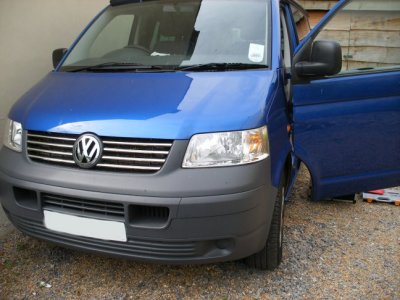 BLUE TRANSPORTER FRONT 03 REG.jpg