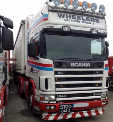 BIG WHITE AND RED LORRY.jpg