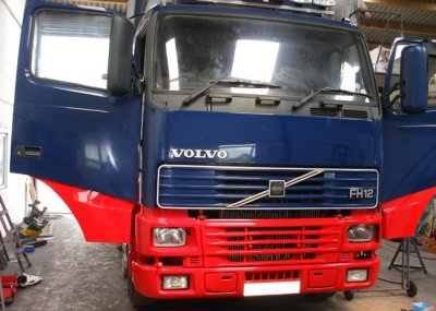 BLUE AND RED LORRY FRONT S REG.jpg