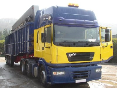 YELLOW AND BLUE LORRY WITH TRAILER 02 REG.jpg