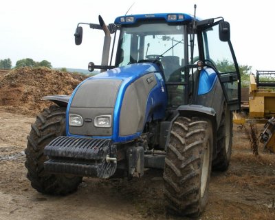 VALTRA TRACTOR BLUE FRONT 2.jpg