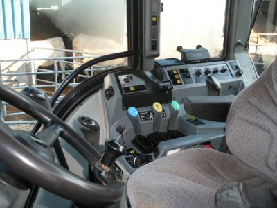 Blue Valtra Tractor Parrot CK3100.jpg