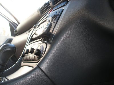 Mercedes with Nokia CK200 2.jpg