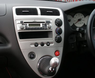 Radio in Honda Civic Type R 04 plate 1.JPG