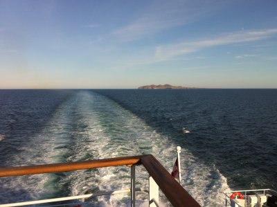 Île-d'Entrée in the wake