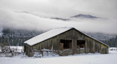 snowy-barn-1-upload.jpg