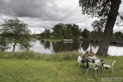 Having lunch at a Swedish lake