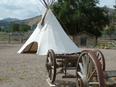 Wagon and Teepee by Fort Hall Replica P1020203.jpg