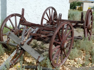 Wagon by Fort Hall Replica P1020202.jpg