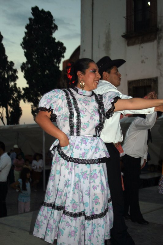 evening dance performers