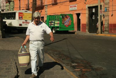 worker, Calle de la Escondida