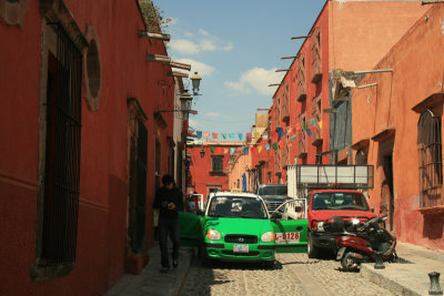 Calle Jesus in a busy state