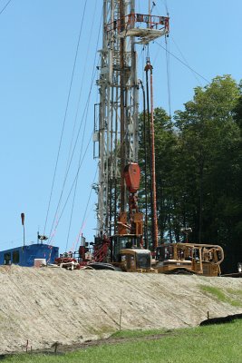 gas drilling rig, Crum Well, Milanville 2010