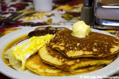 bb0005 : Pancakes, eggs, and sausage