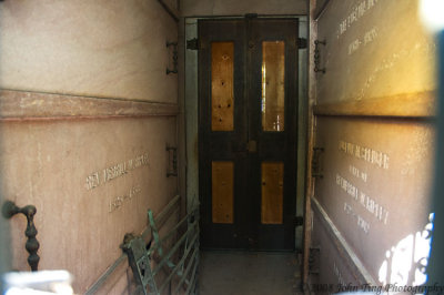 0030 : A peek inside the crypt! SPOOKY!