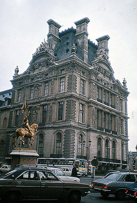 Louvre et Jeanne D'arc p s.jpg