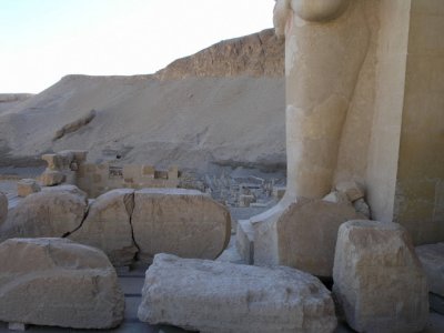 Upper terrace of Hatshepsut's.jpg