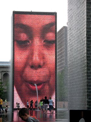 Face changing water feature in Chicago Mall p s.jpg