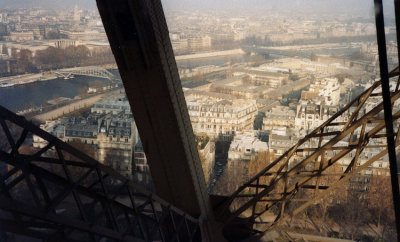 Descending Tour Eiffel 1.jpg