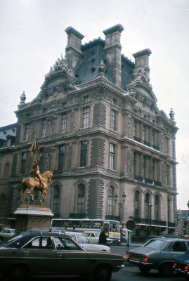 Louvre et Jean Darc.jpg