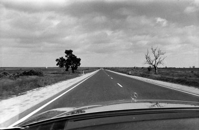 Westwards in the Outback to Adelaide.jpg
