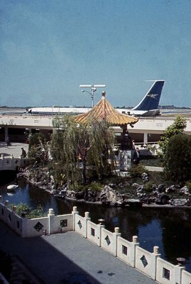 Honolulu airport 1960s.jpg