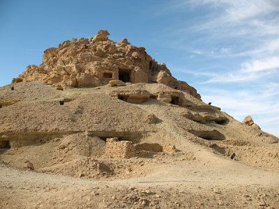 21 Siwa Mound of tombs.JPG