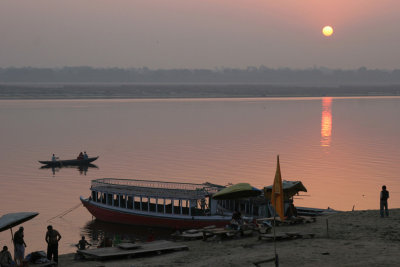 01 Lever du jour sur le Gange