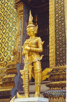 golden estatue-bangkok
