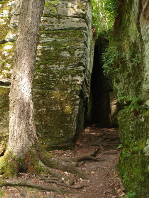 Crevice Between Ledges