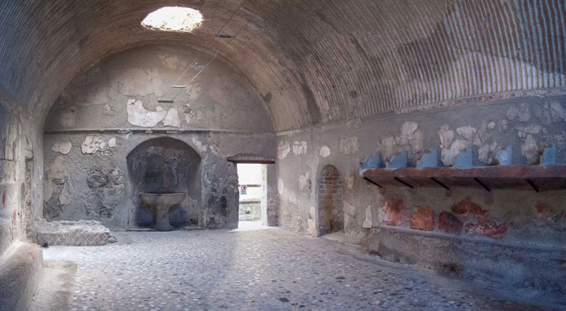 G10_0588-Edit.jpg The central baths - Herculaneum (Ercolano), Campania-  A Santillo 2010