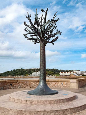 G10_1047.jpg Sculpture - The Freedom Tree - St Helier Jersey -  A Santillo 2011
