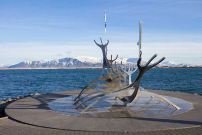 IMG_5235.jpg Sun Voyager (Icelandic: Slfar) sculpture by Jn Gunnar rnason, Reykjavik -  A Santillo 2014
