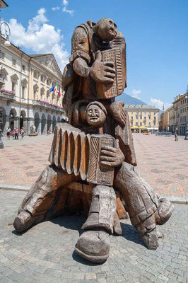 _MG_0949.jpg Wood carving - Piazza Emile Chanoux, Aosta -  A Santillo 2006