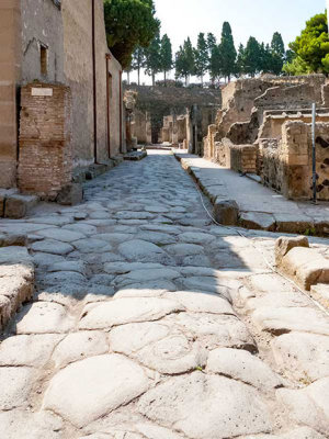 G10_0585-Edit.jpg Cross roads,Cardo IV Superiore and Decumano Inferiore - Herculaneum (Ercolano), Campania -  A Santillo 2010