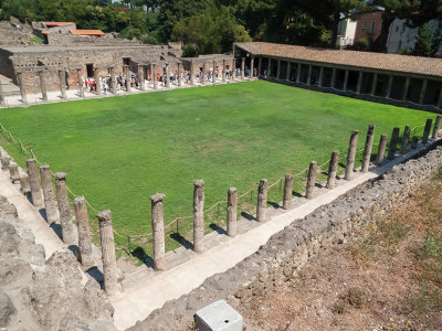 G10_0661-Edit.jpg Quadriportico dei Teatri - Pompeii, Campania   A Santillo 2010