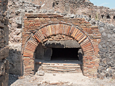 G10_0668.jpg Bakery - Pompeii,Campania -  A Santillo 2010