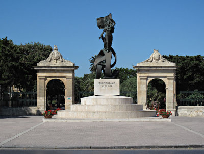 G10_0205.jpg Independenza Statue - Vjal Ir-Re Dwardu VII, Valletta - © A Santillo 2009