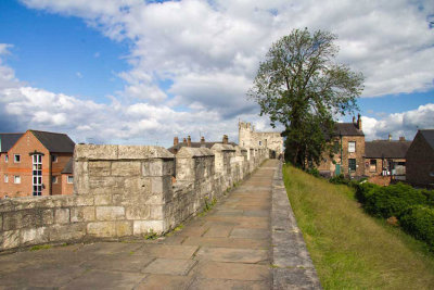 IMG_3243.jpg View of walls and Micklegate Bar - from SE - Dewsbury Terrace, York - © A Santillo 2011