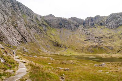 _MG_2555.jpg Path leading up the Glyder Fawr (with ascent up through 'The Devil's Kitchen' - Snowdonia  -  A Santillo 2009