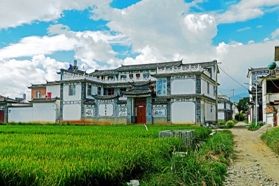 37_A mansion in the village.jpg