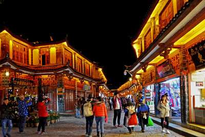 03_Lijiang Old Town by night.jpg