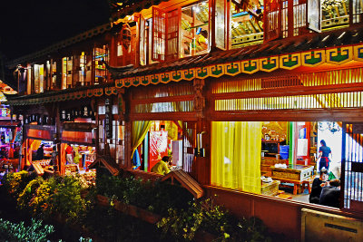 04_Lijiang Old Town by night.jpg