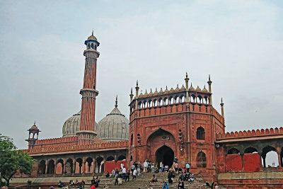 12_Front view of the mosque.jpg