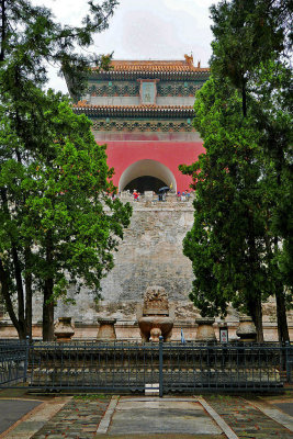 07_One_of_the_13_tombs.jpg