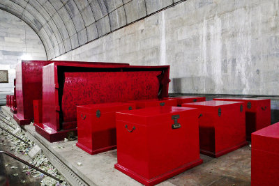 12_Interior_of_the_mausoleum.jpg