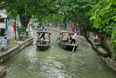 12_A_charming_old_town_for_tourists.jpg